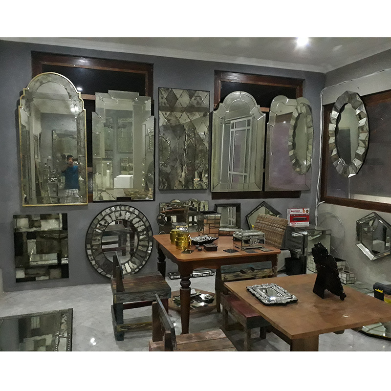 How Does Antique Glass Wall Mirror Must Be?