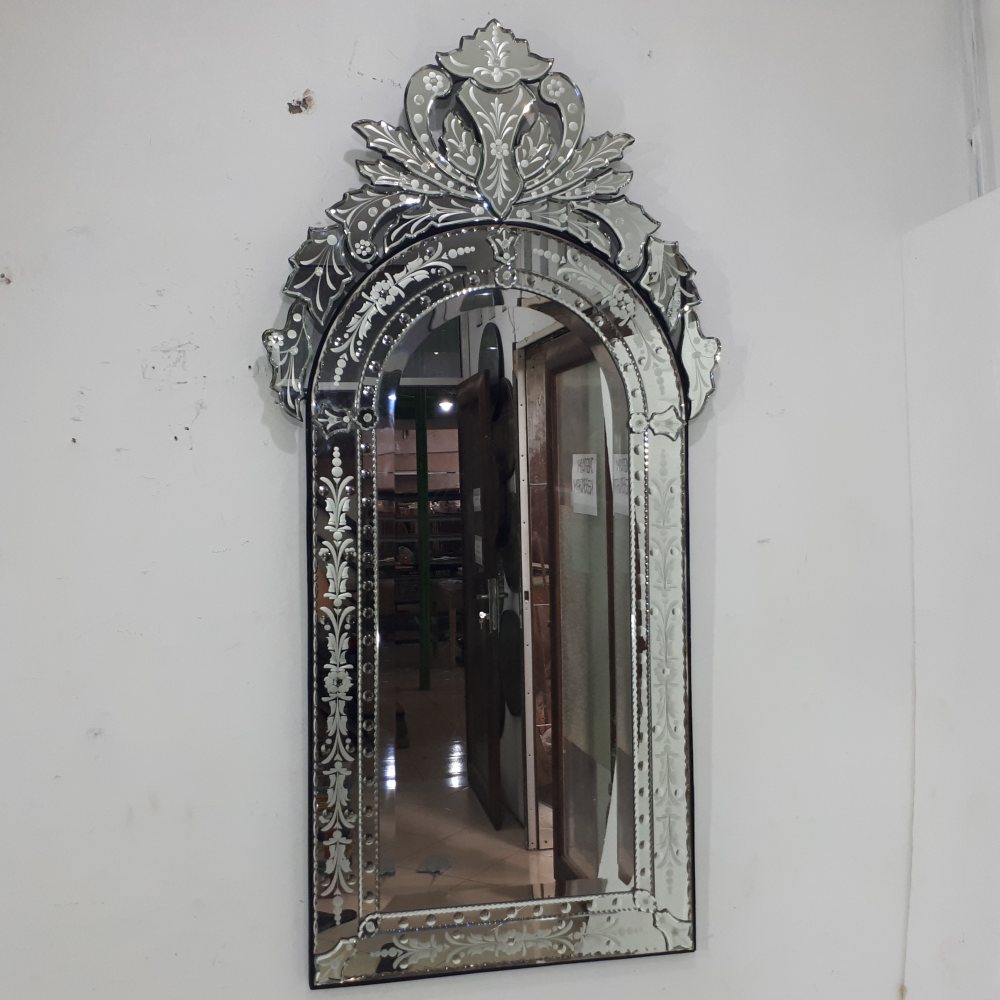 First Sight When Seeing Antique Mirror Glass?
