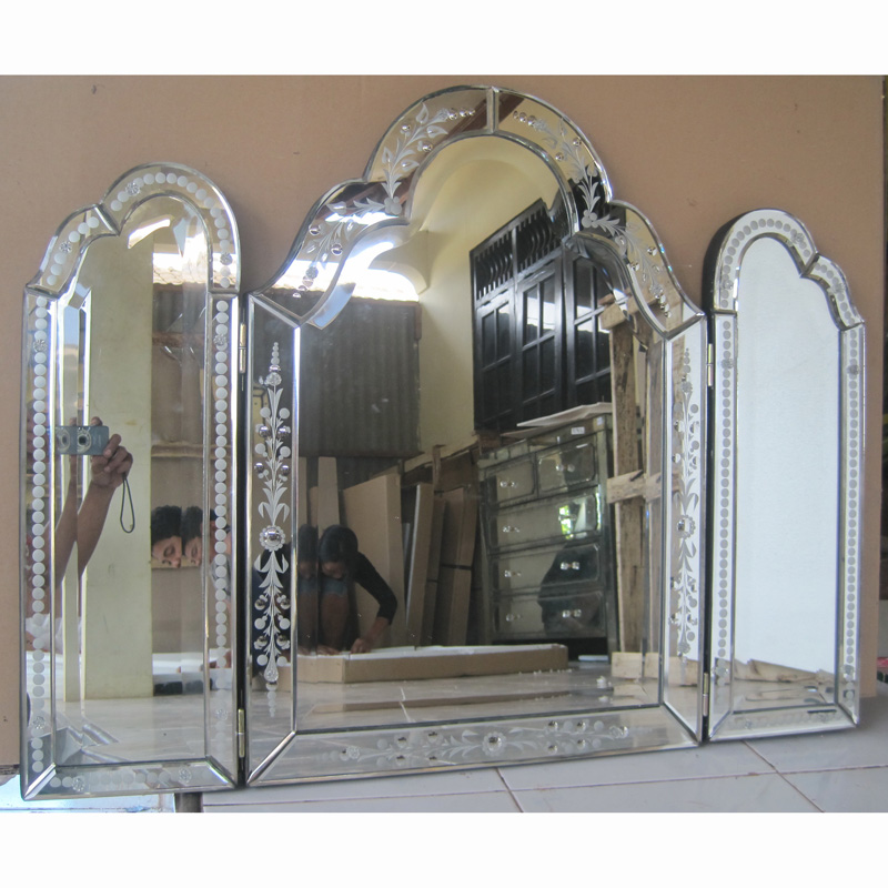 Venetian Mirrored Dressing Table