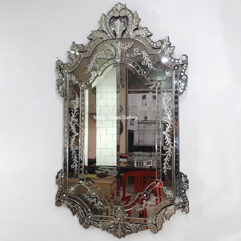 Positive Impacts of Using Venetian Glass Mirror at Home