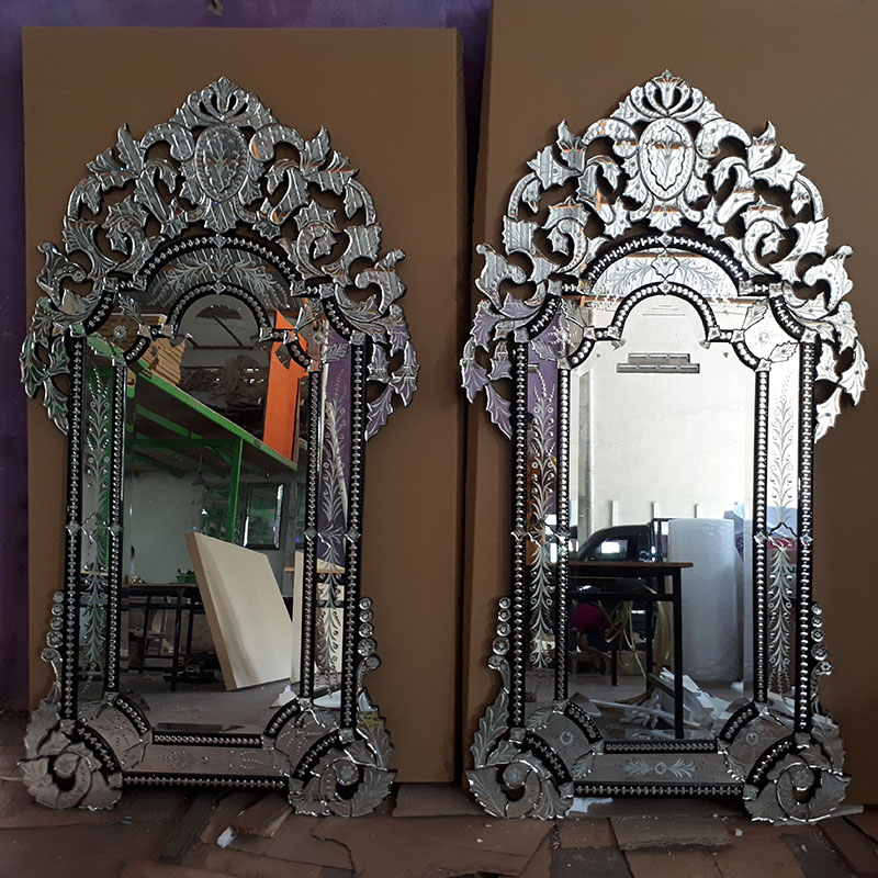 Venetian mirrors: Paste or hang mirrors on the wall.