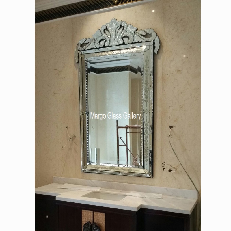 Advantages of Decorating Homes With Venetian Mirror Large