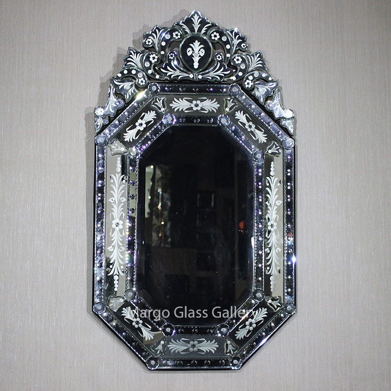 Octagonal Venetian Mirror To Decorate Your Home