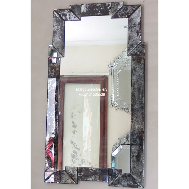 6 Uses of Distressed Mirror Glass Tiles for the Comfort and Beauty of Your Home!