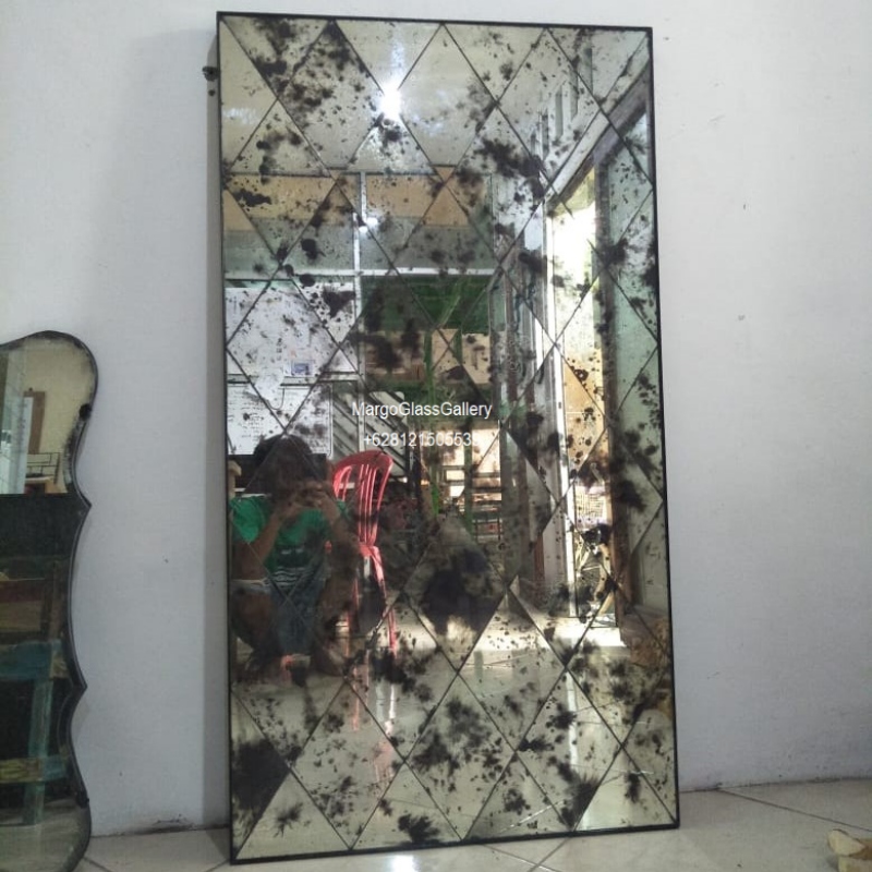 This is the result if you don’t install Antique Mirror Glass at home