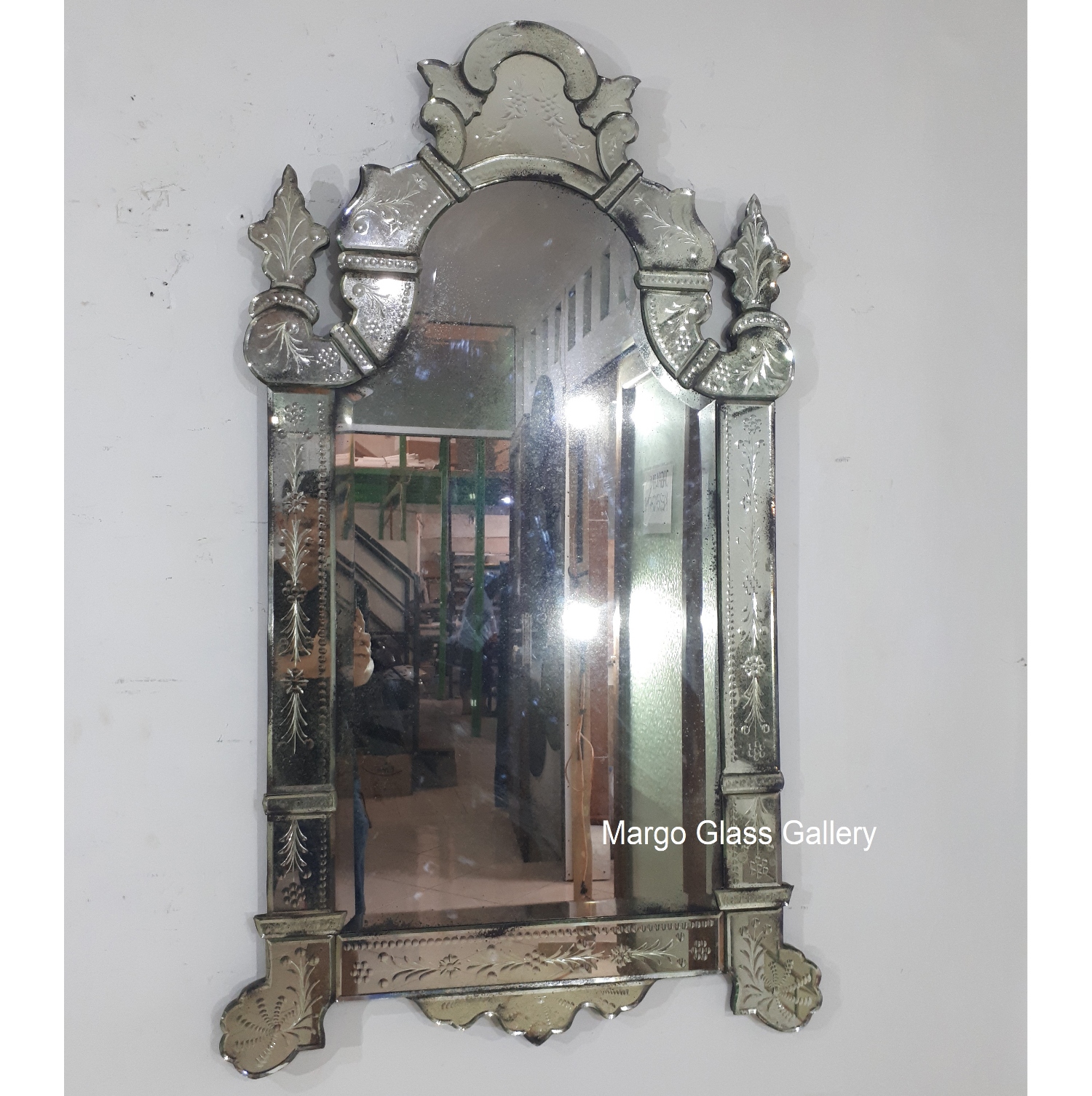 The Presence of Antique Wall Mirrors at Home