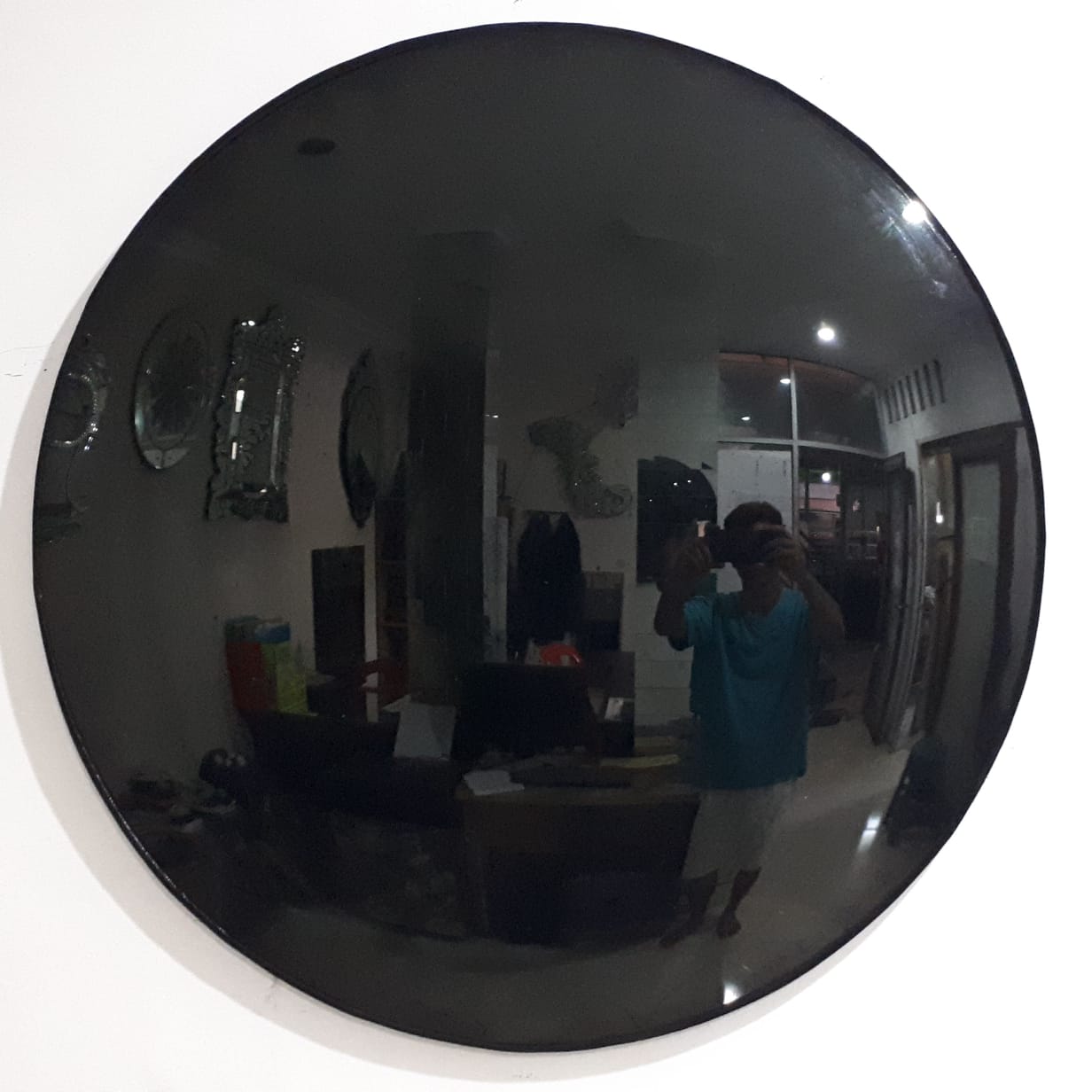 Minimalist Bedroom No Problem, As long as there is a Convex Mirror Round
