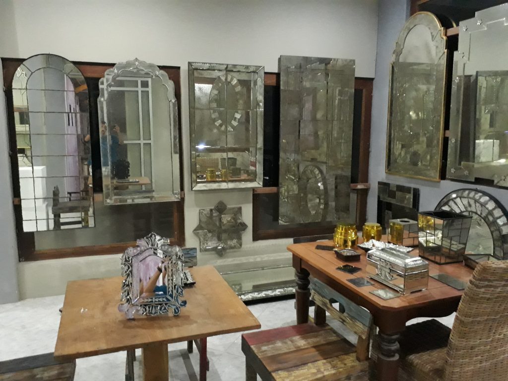 Recommended Quality and Trusted Antique Mirror Company