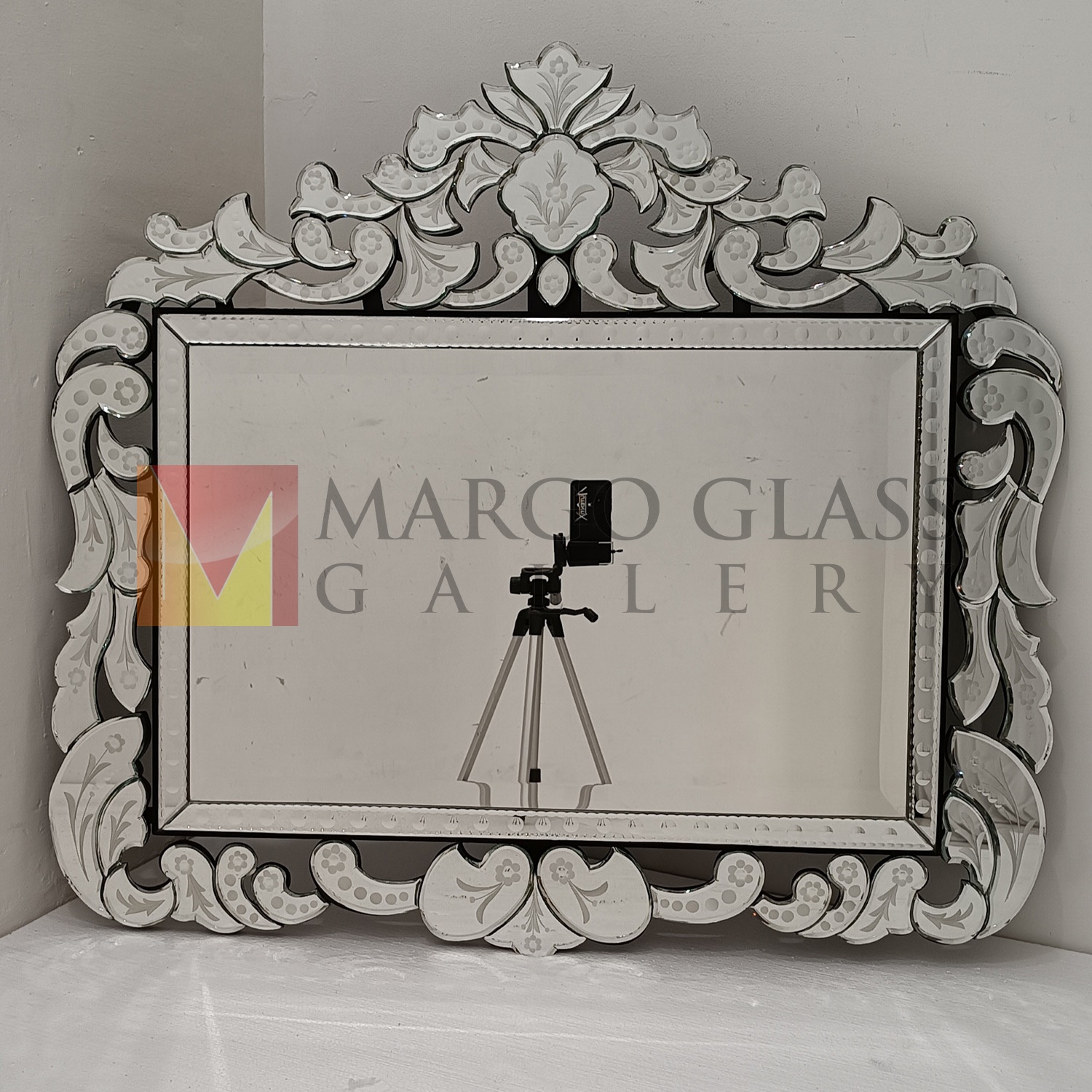 Brings the Beauty of the Venice City into Your House with Venetian Wall Mirror
