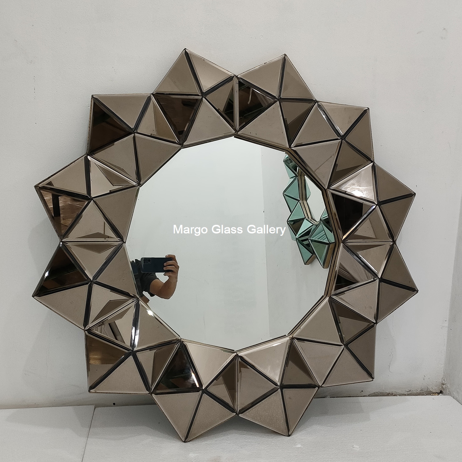Modern Wall Mirrors as Valentine’s Day Gifts More Than Flowers for Your Partner